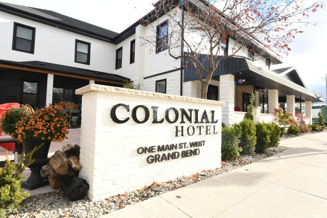 Colonial Hotel & Suites Grand Bend Exterior photo